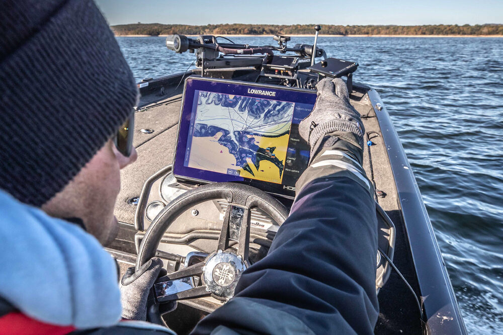 The new Lowrance Pro is capable of doing two simultaneous views at the same time on the same unit.