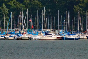 The 20-horsepower limitation on Lake Arthur is a blessing and a curse. HP restriction eliminates water skiing, but sailboats literally overrun the main portion of the lake during summer on Saturdays and Sundays.