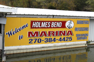Holmes Bend Marina and Resort is a destination for family vacations and also one of the popular launching areas for Green River Lake crappie fishermen. 