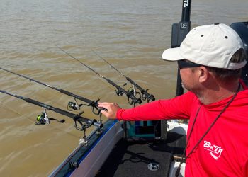 Brad Chappel is a pulling expert who focuses on Mississippi lakes. His setup for pulling jigs is an efficient and effective way to pull.