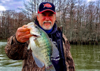 The author, Ken Perrotte, is understandably pleased with this Lake Washington slab. Much of what Perrotte learned on Lake Washington will translate to other shallow-water lakes in the wintertime.