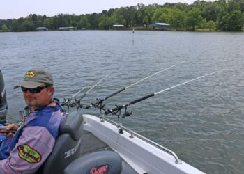 Proper set-up is important for efficient long lining. Brad Chappell is shown relaxing while letting his jigs do the work.