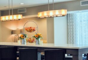 Anyone looking for lodging will do well to try the Hampton Inn, Wetumpka. The facility features parking areas for boats with free battery charging, free full breakfast, and clean and comfortable rooms.
